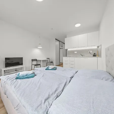 Air Conditioned 1 With Parking, New Building, Ruzinov Apartmán